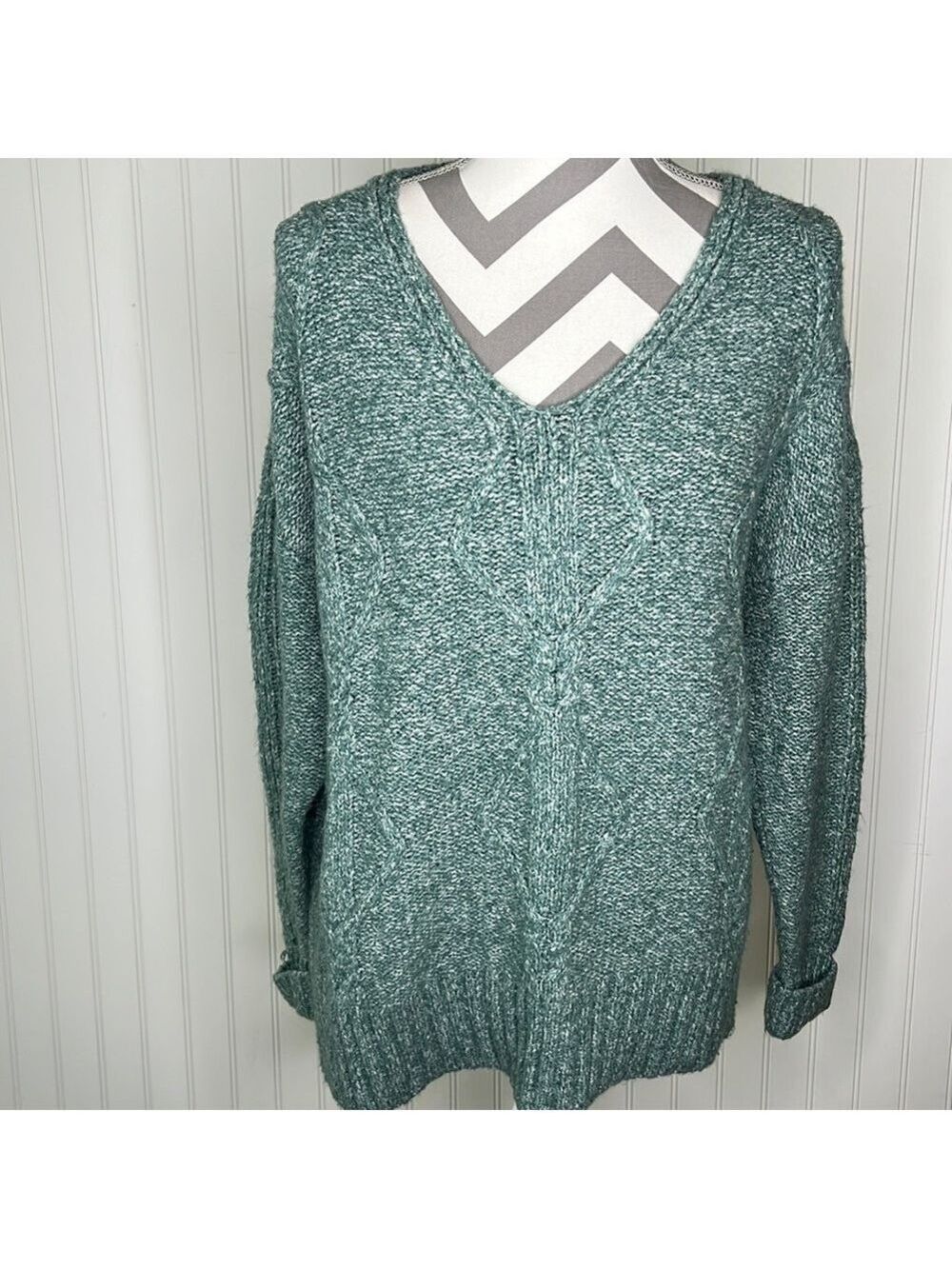 - V Neck Chunky Cable Knit Sweater Size M/L